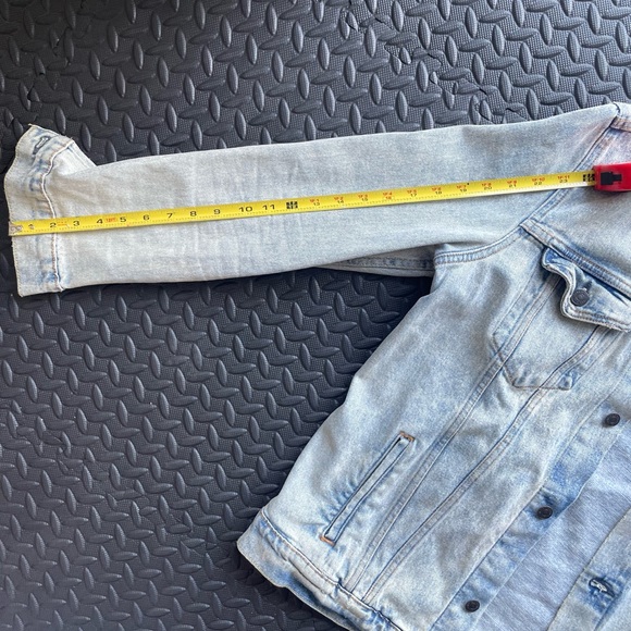 GREAT CONDITION LEVI DENIM JACKET - Picture 5 of 6